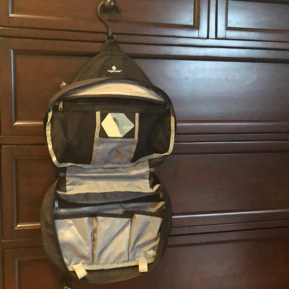 Eagle Creek travel toiletry organizer